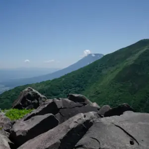 Mt. Yotei visible beyond Annupuri to the left.